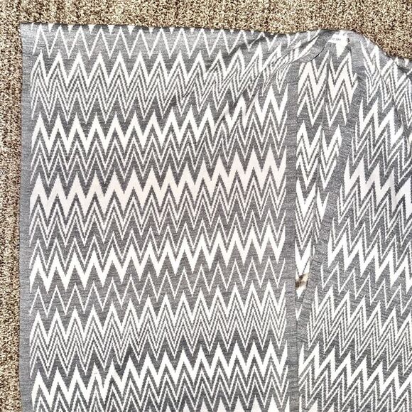 Calvin Klein Womens Grey White Pattern Scarf Shawl - Picture 7 of 8